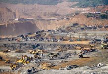 ကျောက်စိမ်းကဏ္ဍကနေ အမေရိကန်ဒေါ်လာဘီလျံနဲ့ချီ ပျောက်ဆုံးနေတယ် Phakant Jade mine