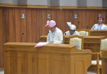 လူမႈေရး၀န္ႀကီးကို ျပည္နယ္လႊတ္ေတာ္ဥကၠ႒ သတိေပး ကခ်င္ျပည္နယ္လူမႈေရးဝန္ႀကီး ေဒါက္တာသင္းလြင္