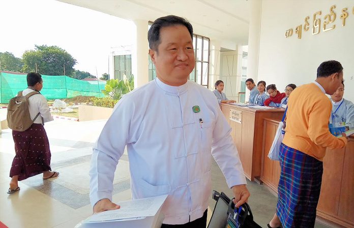 ဦး လဂၽြန္ ငန္ဆိုင္း