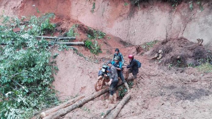 chi-hpwi ခ်ီေဖြ-ေဆာ့ေလာ္ ကားလမ္း