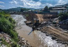 ေ၀ခါေခ်ာင္းအတြင္း ေျမစာစြန္႔ပစ္လမ္း ေဖာက္လုပ္ျခင္းေၾကာင့္ မိုးရာသီတိုင္း ေရႀကီး ေရလွ်ံျဖစ္ေန phakant