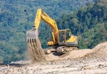 မေခမြစ်အထက်ပိုင်းရှိ ခါဘာကျေးရွာတွင် ယန္တရားကြီးများဖြင့် ရွှေတူးဖော်မှုများရှိနေ