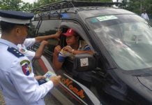ခရီးသည်တင်ယာဉ်အဖြစ် ပြေးဆွဲနေသည့် လိုင်စင်မဲ့ကား အစီး ၂၀ ကျော် အရေးယူထား