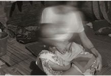 လိမ်လည်ခံရပြီး တရုတ်နိုင်ငံမှာ အငှားကိုယ်ဝန်ဆောင်ခဲ့ရတဲ့မြစ်ကြီးနားမြို့ စစ်ရှောင်စခန်းတစ်ခုက အသက် ၃၄ နှစ်အရွယ် အိမ်ထောင်သည် အမျိုးသမီး ကို မြစ်ကြီးနားသတင်းဂျာနယ်မှ သတင်းထောက် မမွန်းမွန်းပန် မေးမြန်းထားပါသည်။