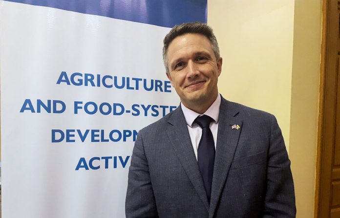 Matt-Curtis (USAID)မှ ညှိနှိုင်းရေးမှူး Matt Curtis