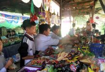 ကျောင်းမုန့်ဈေးတန်းတွင် ထုတ်ကုန်သတ်မှတ်ချက်နှင့် ကိုက်ညီမှုမရှိသော ကုန်ပစ္စည်းများ တွေ့ရှိ