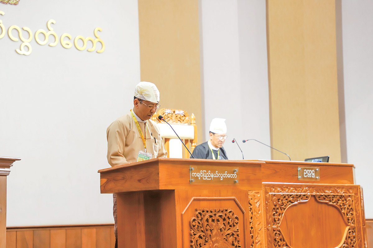 ပြည်နယ်စာရင်းစစ်ချုပ် ဦးတင်လှိုင်