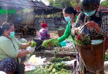 မြစ်ကြီးနားမြို့ ရပ်ကွက်အချို့ရှိ မနက်ဈေးများ စနစ်ကျ ရောင်းဝယ်ကြရန် လုပ်ဆောင်နေ နောင်နန်း တိုက်နယ် ဆယ်မိုင်နံနက်ဈေး