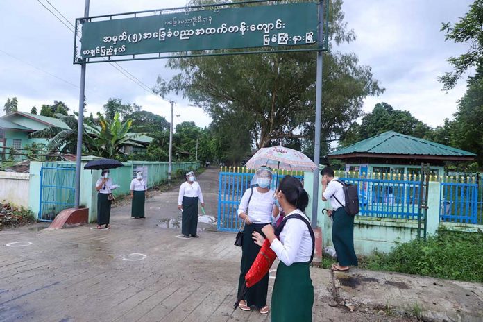 ဘော်ဒါဆောင်နှင့် ကိုယ်ပိုင်ကျောင်း