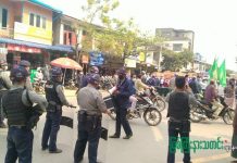 မိုးညှင်းတွင် ရဲတပ်ဖွဲ့မှ သပိတ်လမ်းကြောင်းတွင် ရှိနေသော်လည်း အာဏာသိမ်းစစ်ကောင်စီအားဆန့်ကျင်ကြောင်း ငြိမ်းချမ်းစွာ ဆန္ဒထုတ်ဖော်