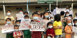 ဖားကန့်၊ မော်မောင်းလယာန်ကျေးရွာတွင် စစ်အာဏာရှင်ပညာရေးစနစ်တွင်မသင်ကြားနိုင်ကြောင်း ကလေးသပိတ်ပြုလုပ်