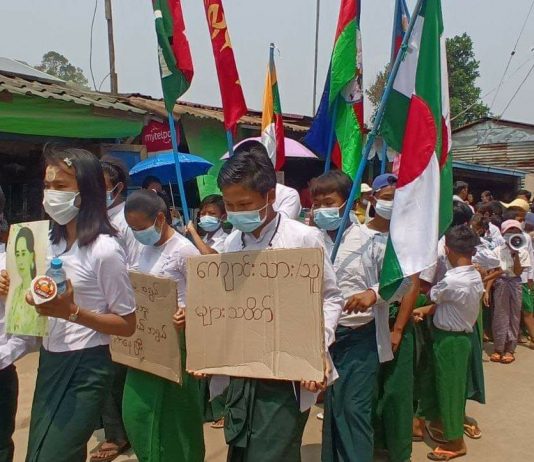 “အစိုးရပြောင်းမှပဲ ကျောင်းပြန်တက်ခိုင်းဖို့ စဉ်းစားမယ်။ စာမေးပွဲတွေ ပြန်ဖြေခိုင်းမယ်” ဆိုတဲ့ မြစ်ကြီးနားမြို့နေ ကျောင်းသားမိဘအချို့ရဲ့ ရင်တွင်းစကားသံများ