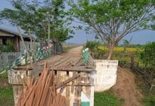 မိုးညှင်းတွင် ပျဉ်ကားတစ်စီး တံတားဖြတ်ကူးစဉ် ကျိုးကျမှုကြောင့် အမျိုးသားနှစ်ဦးသေဆုံး မိုးညှင်းတွင် ပျဉ်ကားတစ်စီး တံတားဖြတ်ကူးစဉ် ကျိုးကျ
