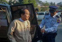 စစ်ကောင်စီက အဂတိမှုဖြင့် နှစ်ရှည်ထောင်ဒဏ် ချမှတ်ထားသည့် ကချင်ပြည်နယ်ဝန်ကြီးချုပ် ဒေါက်တာခက်အောင်၏ အမှုများ ကချင်ပြည်နယ်ဝန်ကြီးချူပ်-ဒေါက်တာခက်အောင်