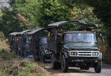 ဆွမ်ပရာဘွမ်မြို့သို့ ရောက်ရှိနေသည့် စစ်ကောင်စီ တပ်သားများ ပူတာအိုဘက်သို့ ခြေလျင်ဖြင့် ဆက်လက်ထွက်ခွာ စစ်ကောင်စီယာဉ်တန်း