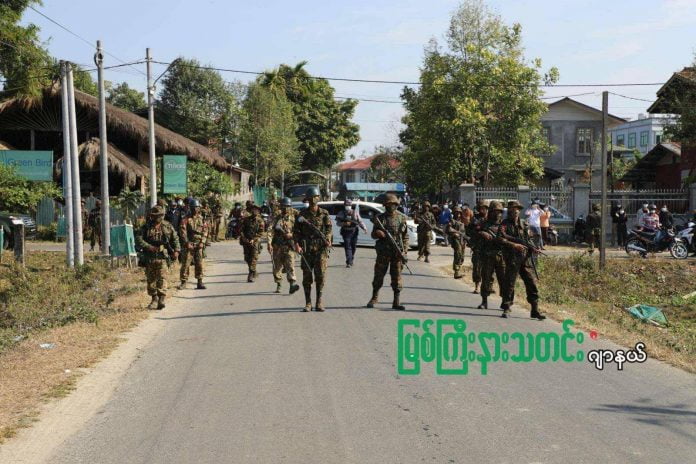 စ်ကောင်စီတပ်ဖွဲ့ဝင်တွေရဲ့ ပစ်ခတ်မှုကြောင့် လူငယ်တစ်ဦးရဲ့ လက်မောင်းကျည်ထိမှန်