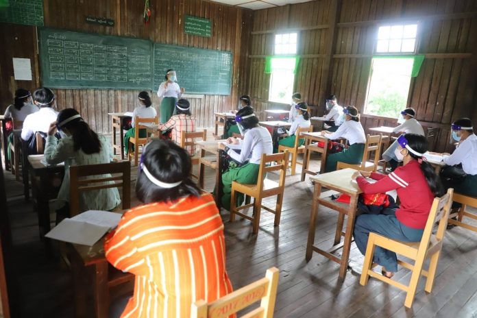 ကျောင်းသူ-ကျောင်းသား-ဆယ်ဇင်း ကျောင်းသူ-ကျောင်းသား-ဆယ်ဇင်း