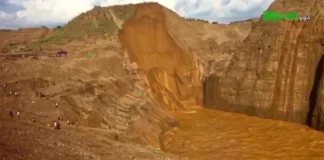 ဖားကန့်တွင် လုပ်ကွက်ကမ်းပါး ပြိုကျမှုကြောင့် ရေကန်အတွင်း နစ်မြုပ်ပျောက်ဆုံးနေသည့် ကျောက်ကျင်းတူးဖော်နေသူများအား ရှာဖွေနေဆဲ။