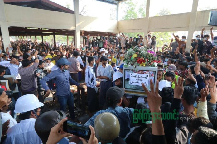 ဇင်မင်းထက််(ခ)ဖိုးလုံး၏ ဈာပနအခမ်းအနား။