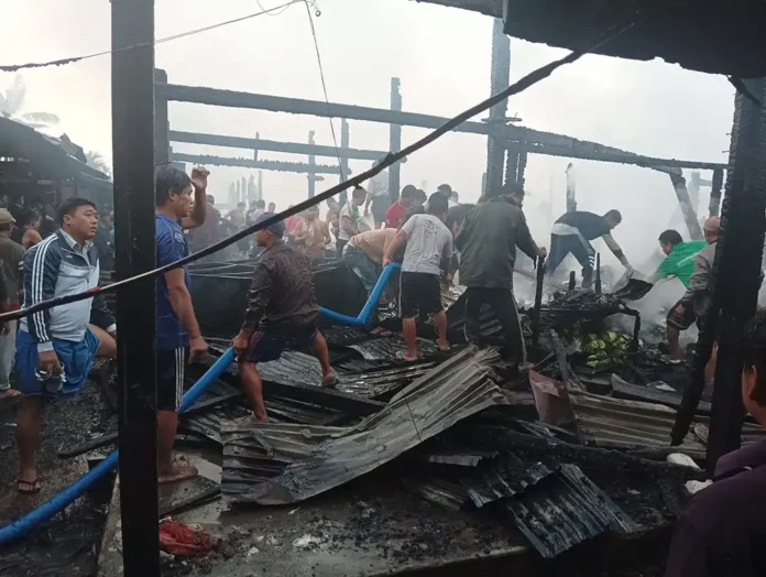 မော်လူးမြို့မဈေးမီးလောင်