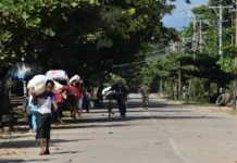 ကောလင်းမြို့ကို စစ်ကောင်စီက မြေပြင်၊ဝေဟင် အပြင် နည်းလမ်းပေါင်းစုံနဲ့ ထိုးစစ်ဆင်တိုက်ခိုက်၊ ဒေသခံတွေ တိမ်းရှောင်နေရ