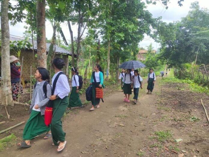 စစ်ရှောင်ကျောင်းသားများ