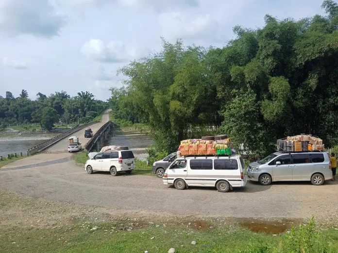 ပူတာအို ကုန်ပစ္စည်းတင်ကား
