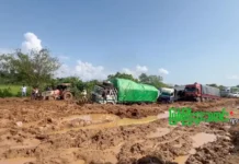 လမ်းခရီးခက်ခဲမှုတွေကြောင့် မြစ်ကြီးနား-တနိုင်းလမ်းပိုင်း ပြေးဆွဲတဲ့ ကားသမားအချို့ ရပ်နားထားရ