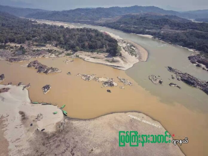 မေခ-မလိခ-မြစ်ဆုံ