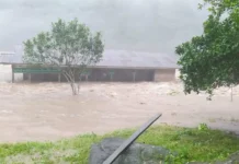 ခေါင်လန်ဖူးမြို့နယ်၊ ရီဒမ်းကျေးရွာက စာသင်ကျောင်းဆောင်တွေ ရေထဲမျောပါသွားတာကြောင့် စာသင်ကြားနိုင်ဖို့ ခက်ခဲနေ ခေါင်လန်ဖူးမြို့နယ်၊ ရီဒမ်းကျေးရွာက စာသင်ကျောင်း