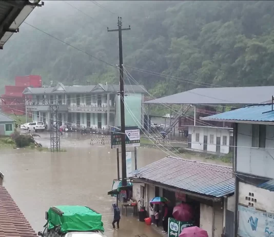 ကန်ပိုက်တီမြို့မှာ ရေကြီးနေသလို ကုန်သွယ်ရေးလမ်းတွေမှာလည်း မြေပြိုမှုတွေဆက်တိုက်ဖြစ်နေ ကန်ပိုက်တီမြို့ ရေကြီး