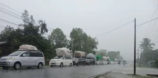 ဂိတ်ကြေးများတာကြောင့် မြစ်ကြီးနား-ပူတာအို ပြေးဆွဲနေတဲ့ ကားသမားအချို့ ပြေးဆွဲမှုရပ်နား
