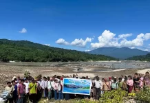မြစ်ဆုံစစ်စီမံကိန်းအလိုမရှိကြောင်း ဧရာဝတီမြစ်ကမ်းဘေး တစ်နေရာမှာ ဆန္ဒထုတ်ဖော်