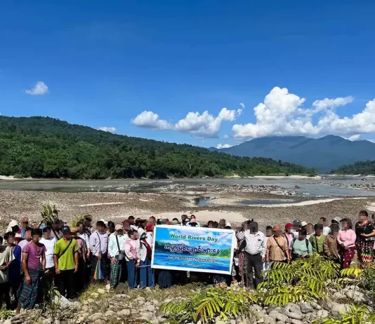 မြစ်ဆုံစစ်စီမံကိန်းအလိုမရှိကြောင်း ဧရာဝတီမြစ်ကမ်းဘေး တစ်နေရာမှာ ဆန္ဒထုတ်ဖော်